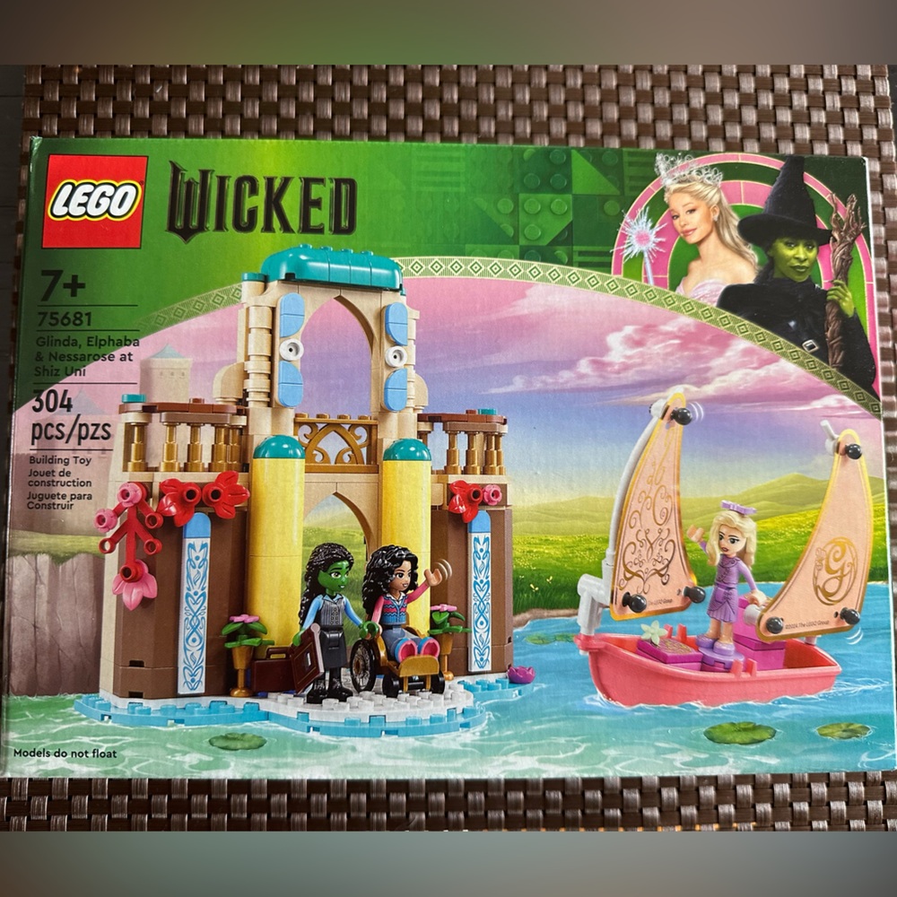 🚫SOLD🚫LEGO Wicked Glinda, Elphaba & Nessarose at Shiz University